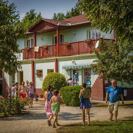 Hajduboeszoermenyi Termalkemping Es