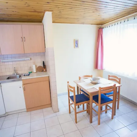 Apartament Hajduboeszoermenyi Termalkemping Es *